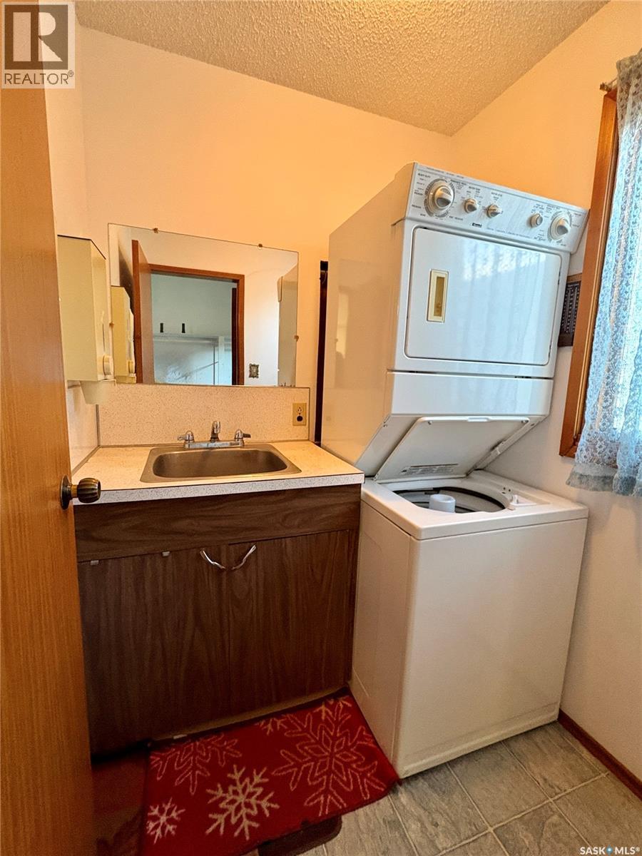 306 2nd Street W Property Photo 19