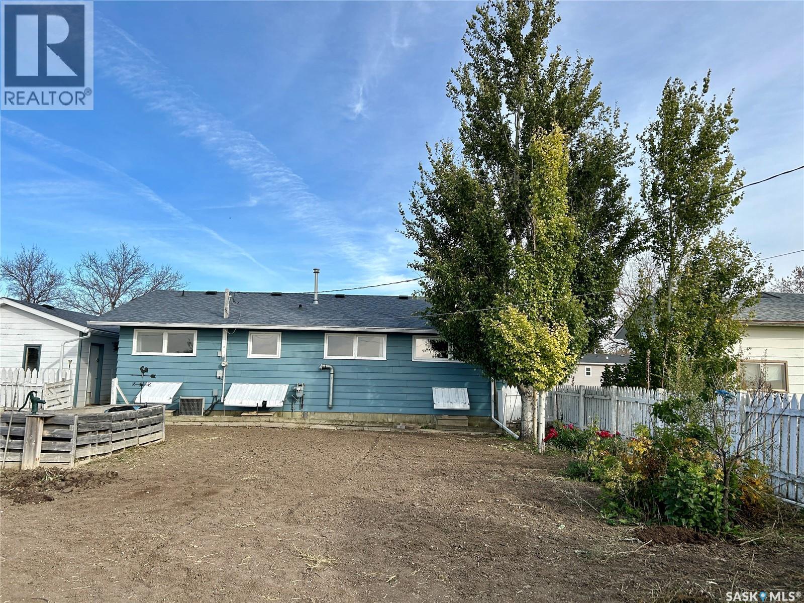 306 2nd Street W Property Photo 27