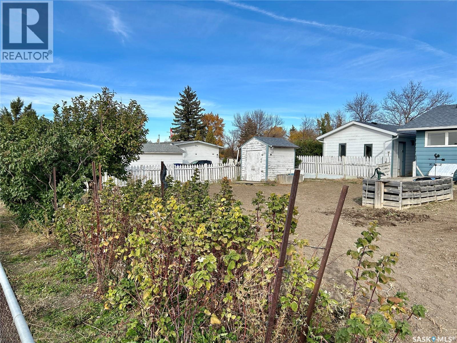 306 2nd Street W Property Photo 29