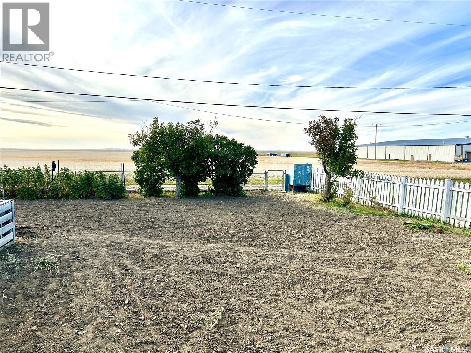306 2nd Street W Property Photo 31