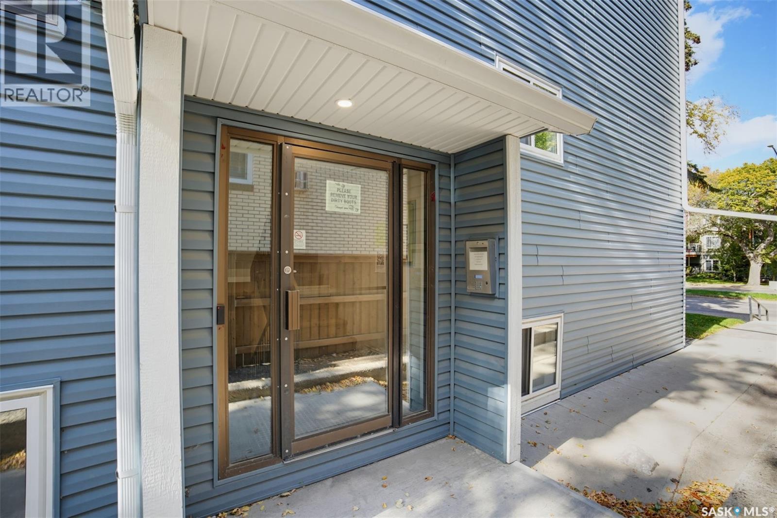 104 720 8th Street E Property Photo 3