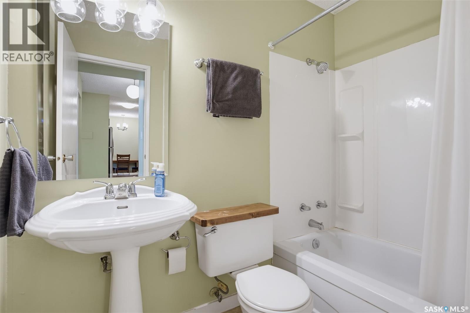 104 720 8th Street E Property Photo 15