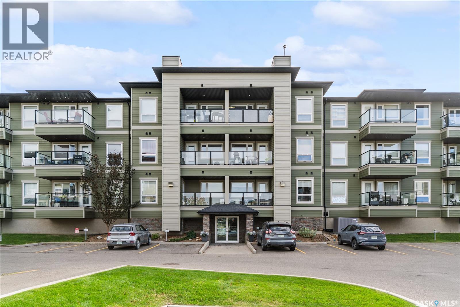 1111 102 Willis Crescent Property Photo 2