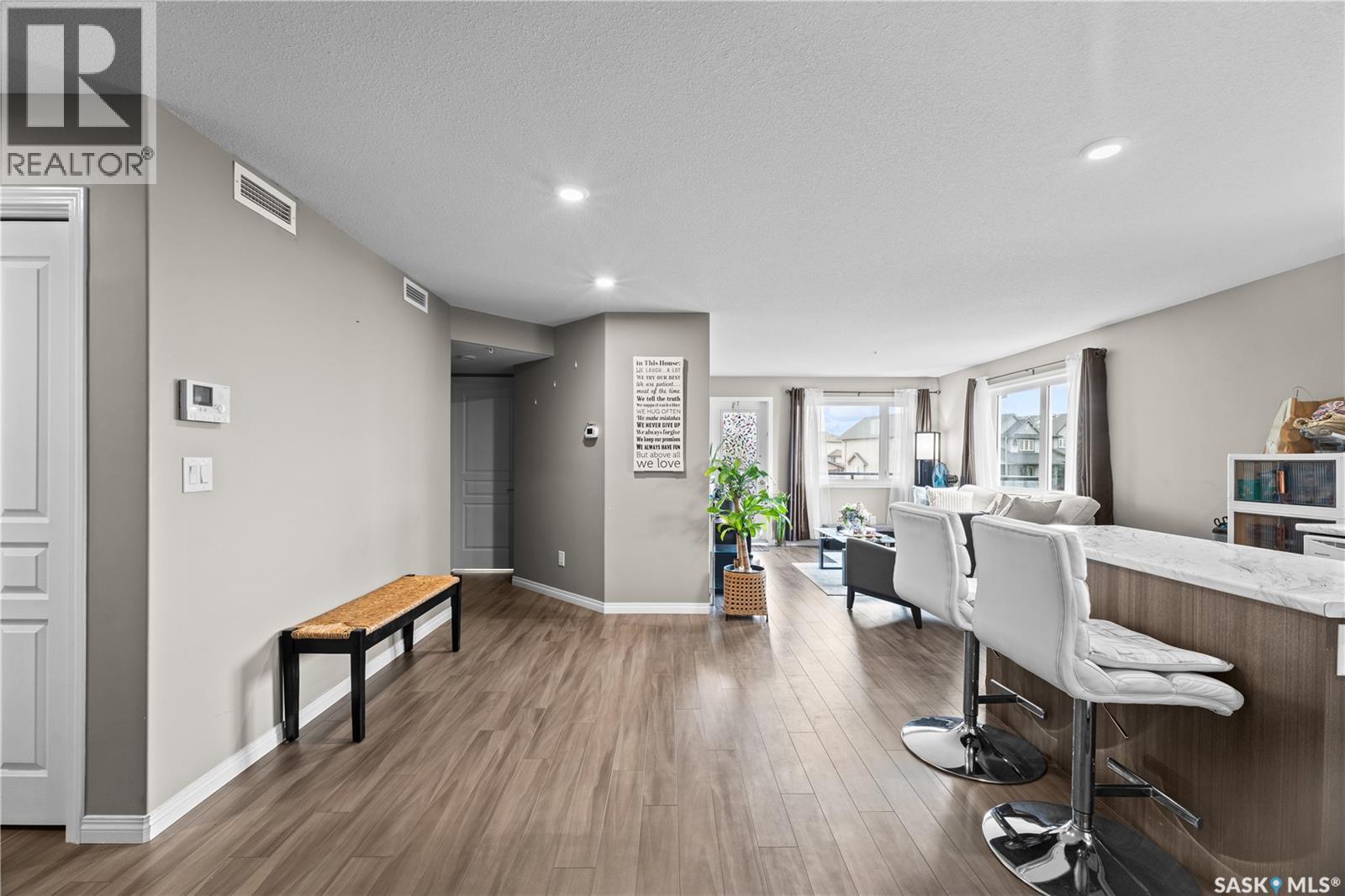 1111 102 Willis Crescent Property Photo 7