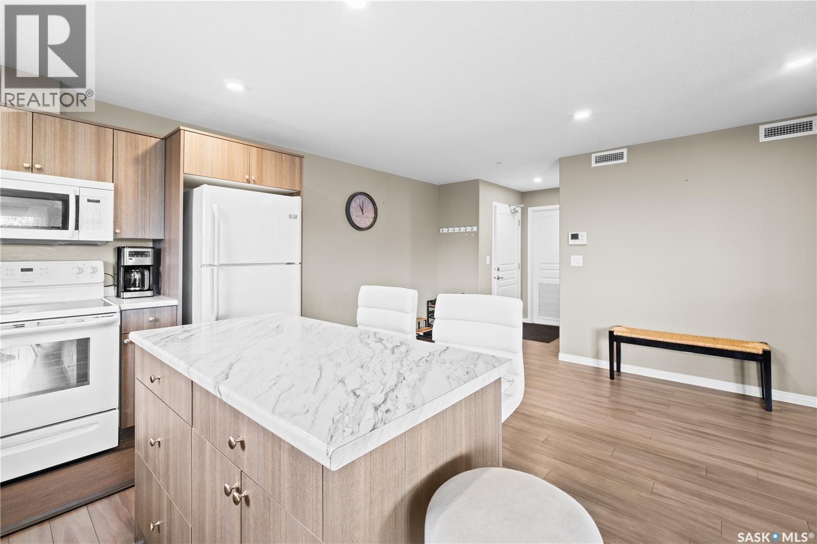 1111 102 Willis Crescent Property Photo 13
