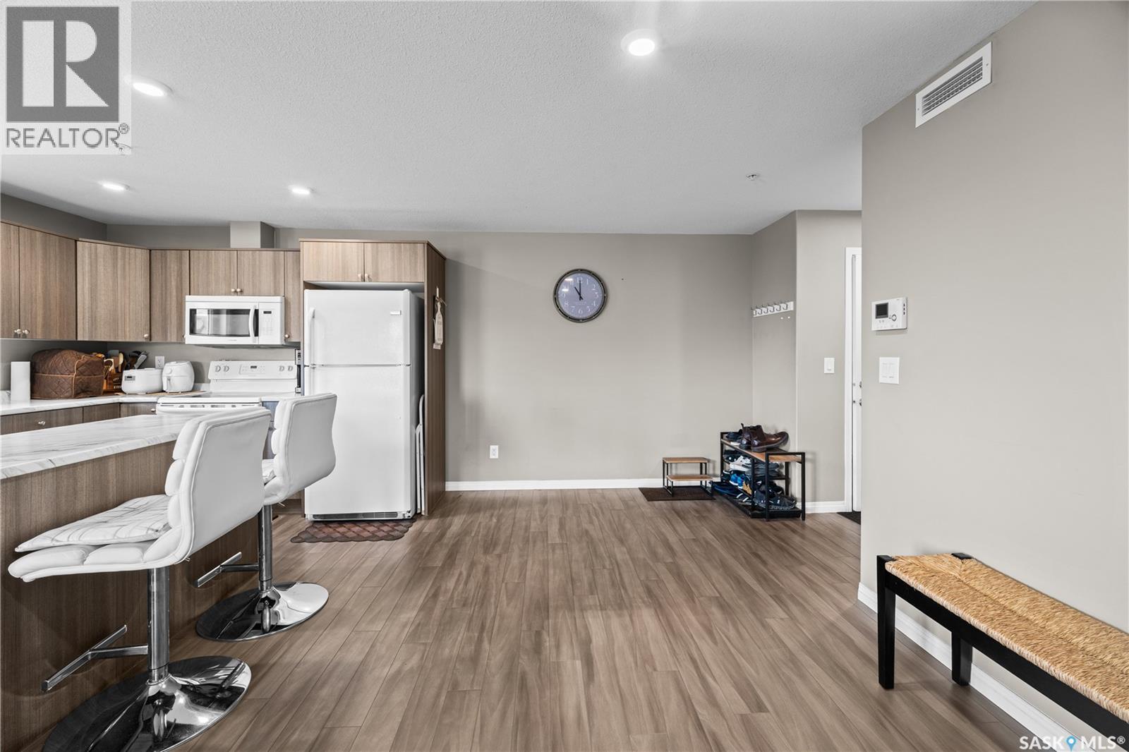 1111 102 Willis Crescent Property Photo 14