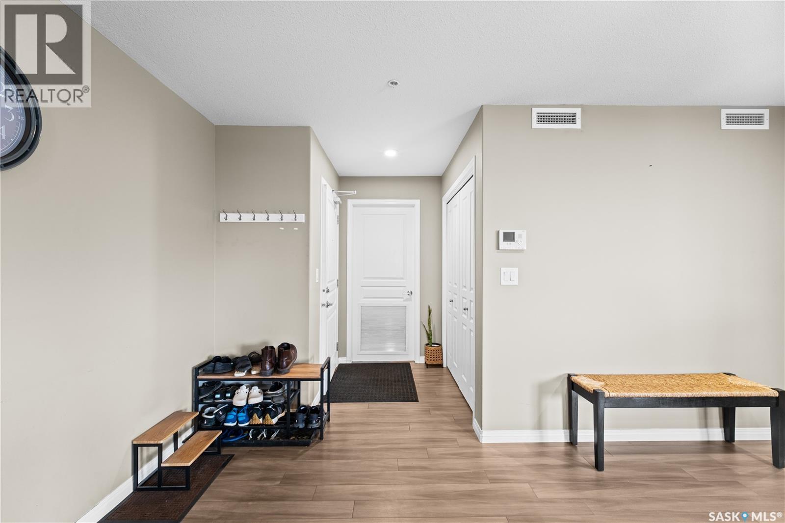 1111 102 Willis Crescent Property Photo 16
