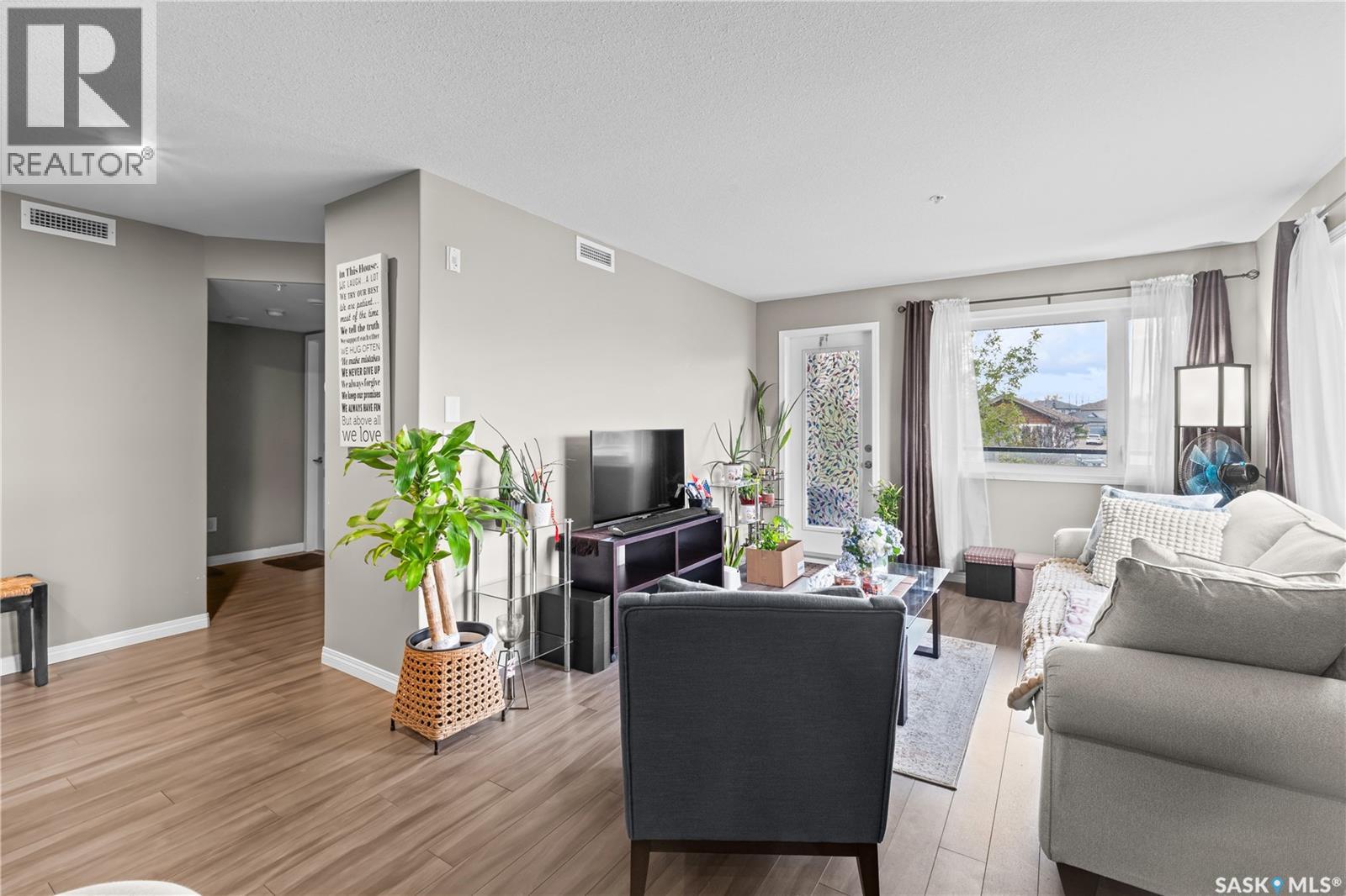 1111 102 Willis Crescent Property Photo 18