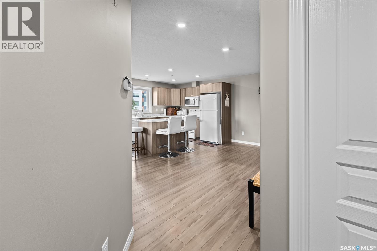 1111 102 Willis Crescent Property Photo 27