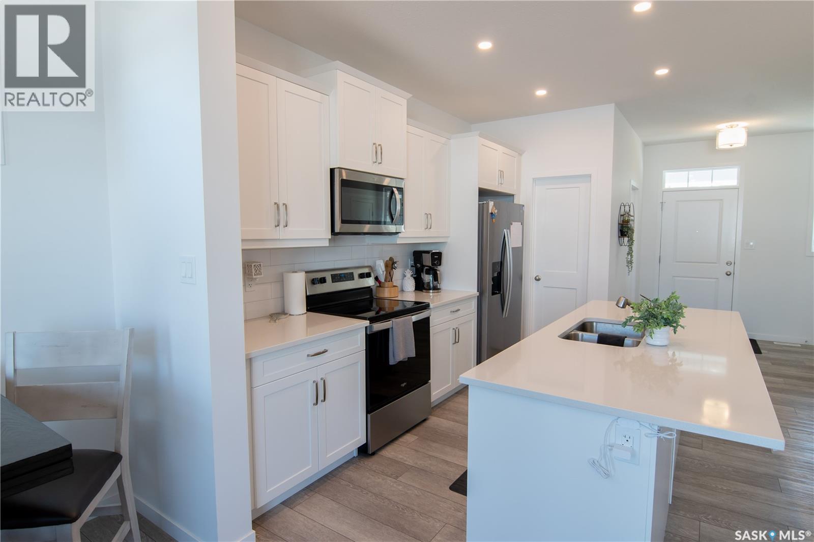 5148 Buckingham Drive E Property Photo 5