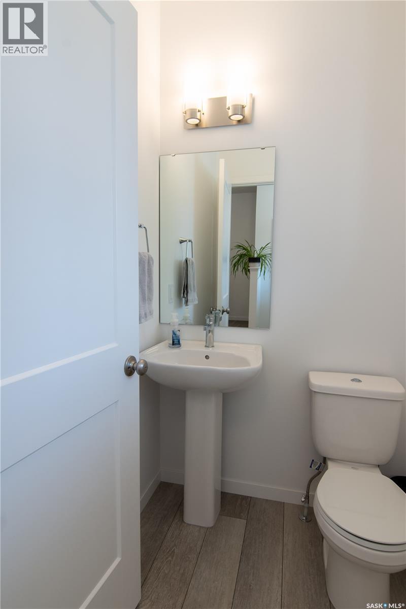 5148 Buckingham Drive E Property Photo 9