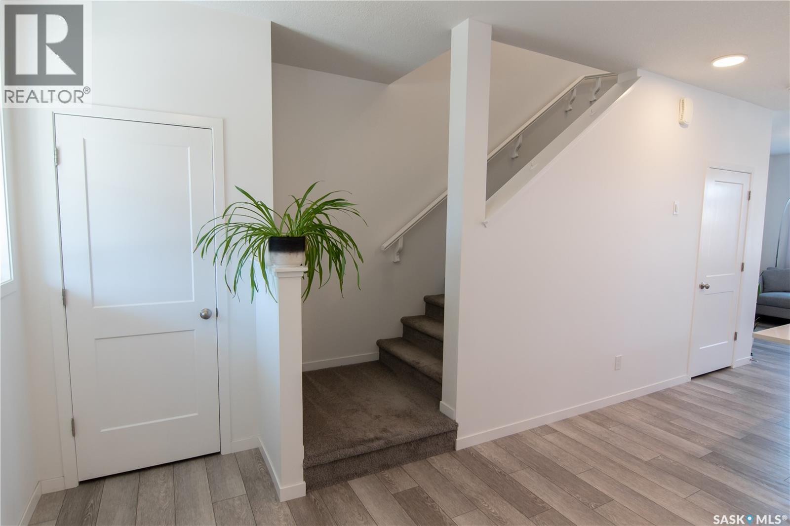 5148 Buckingham Drive E Property Photo 10