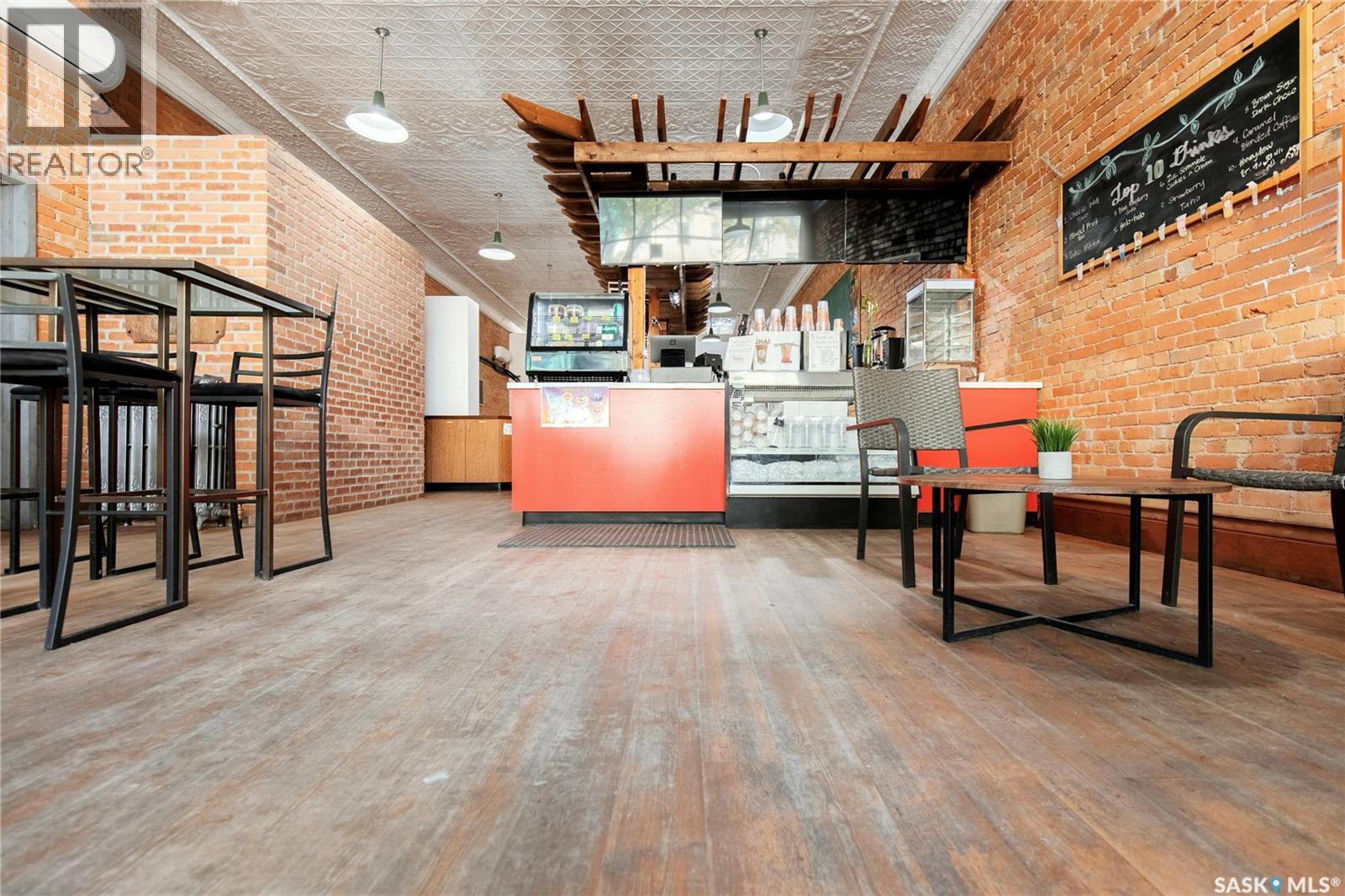 45 High Street W Property Photo 11