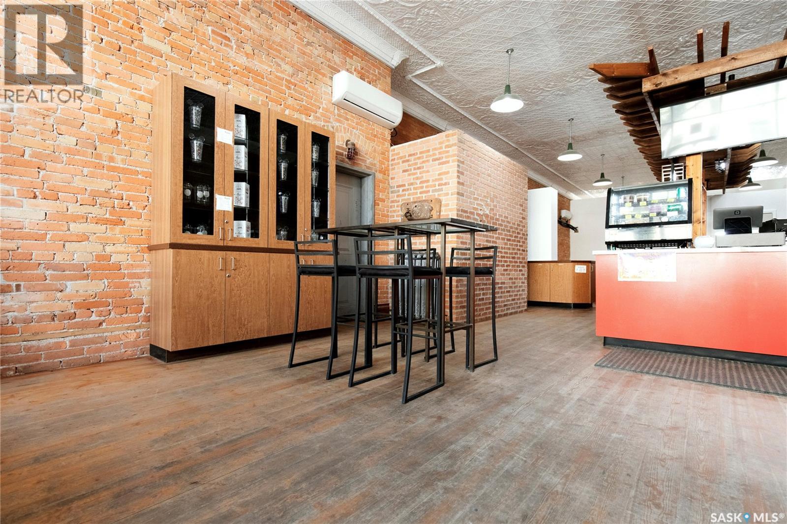 45 High Street W Property Photo 15