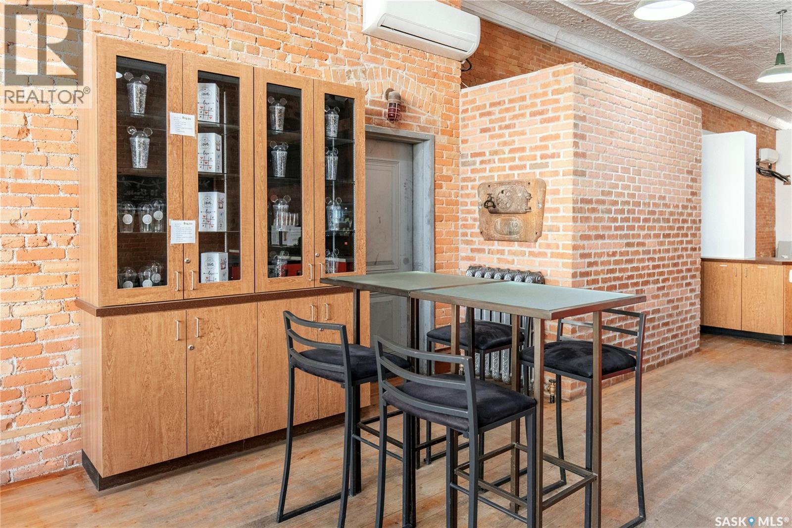 45 High Street W Property Photo 16