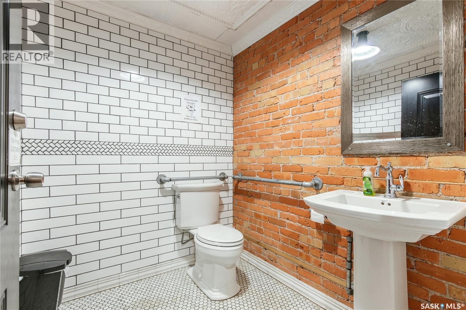 45 High Street W Property Photo 27