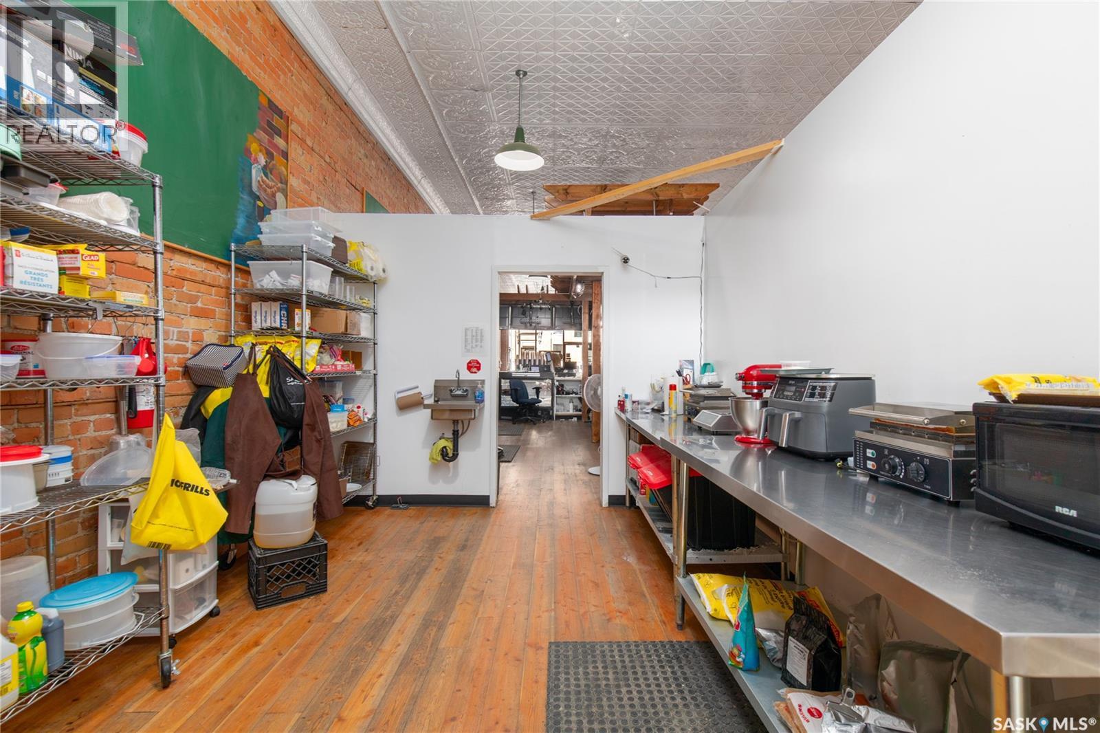 45 High Street W Property Photo 38
