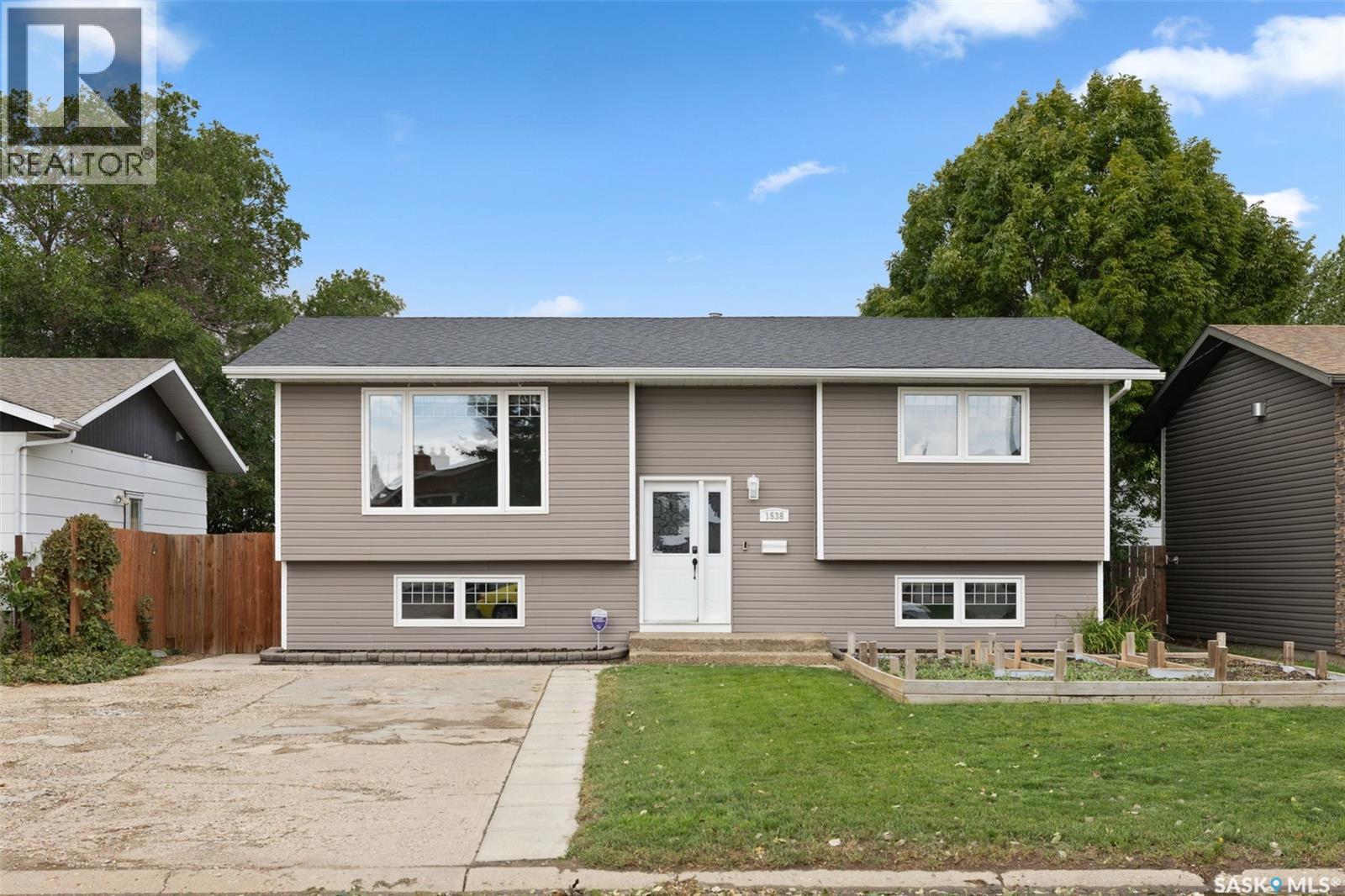 1538 Spadina Street W Property Photo 2