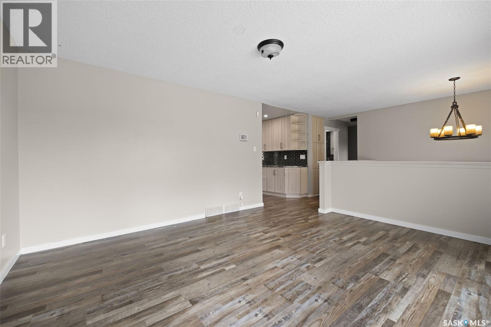 1538 Spadina Street W Property Photo 6