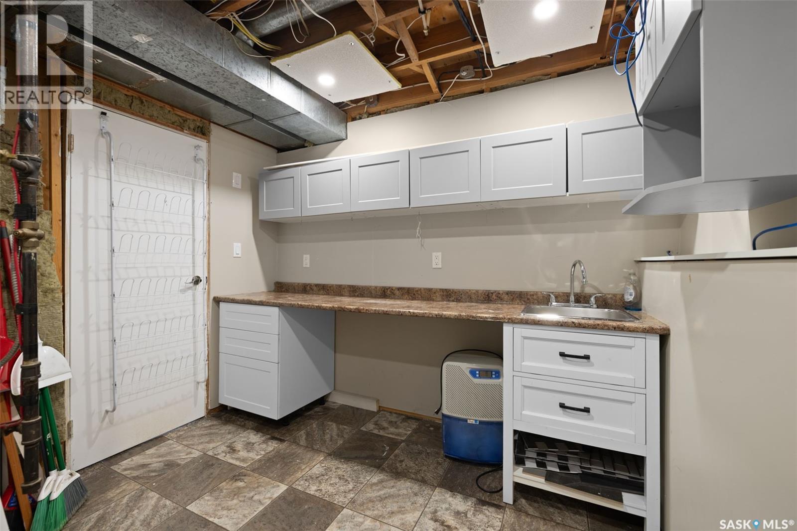 1538 Spadina Street W Property Photo 31