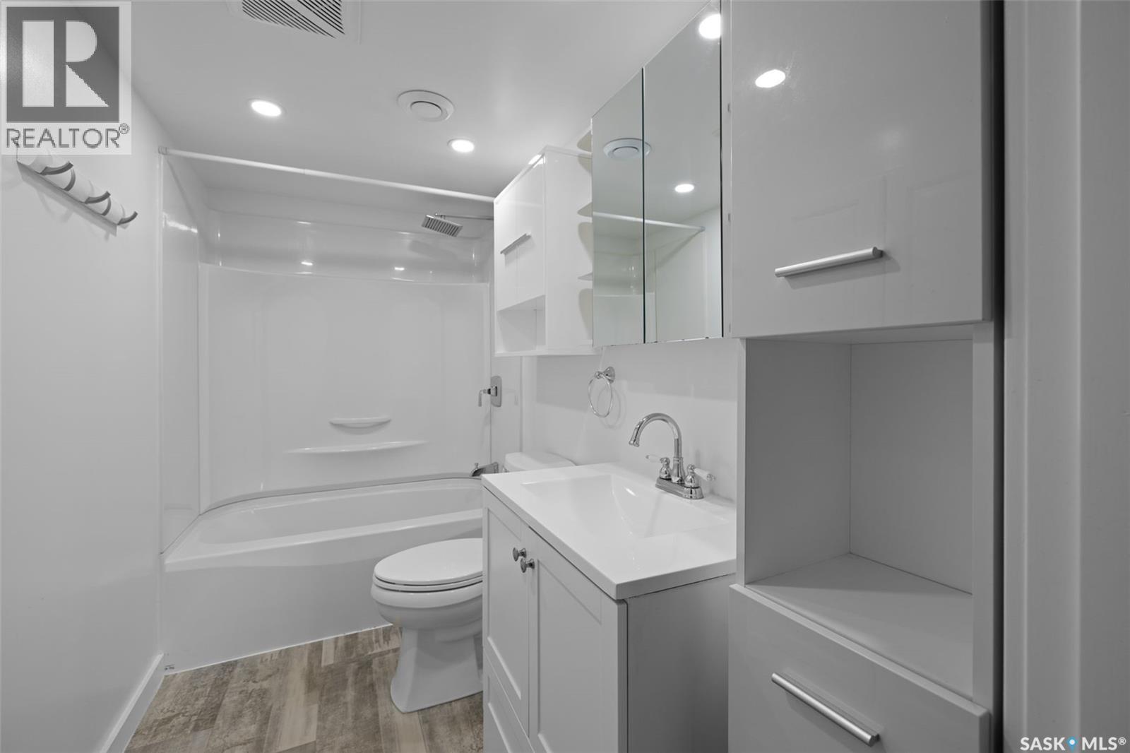 1538 Spadina Street W Property Photo 32