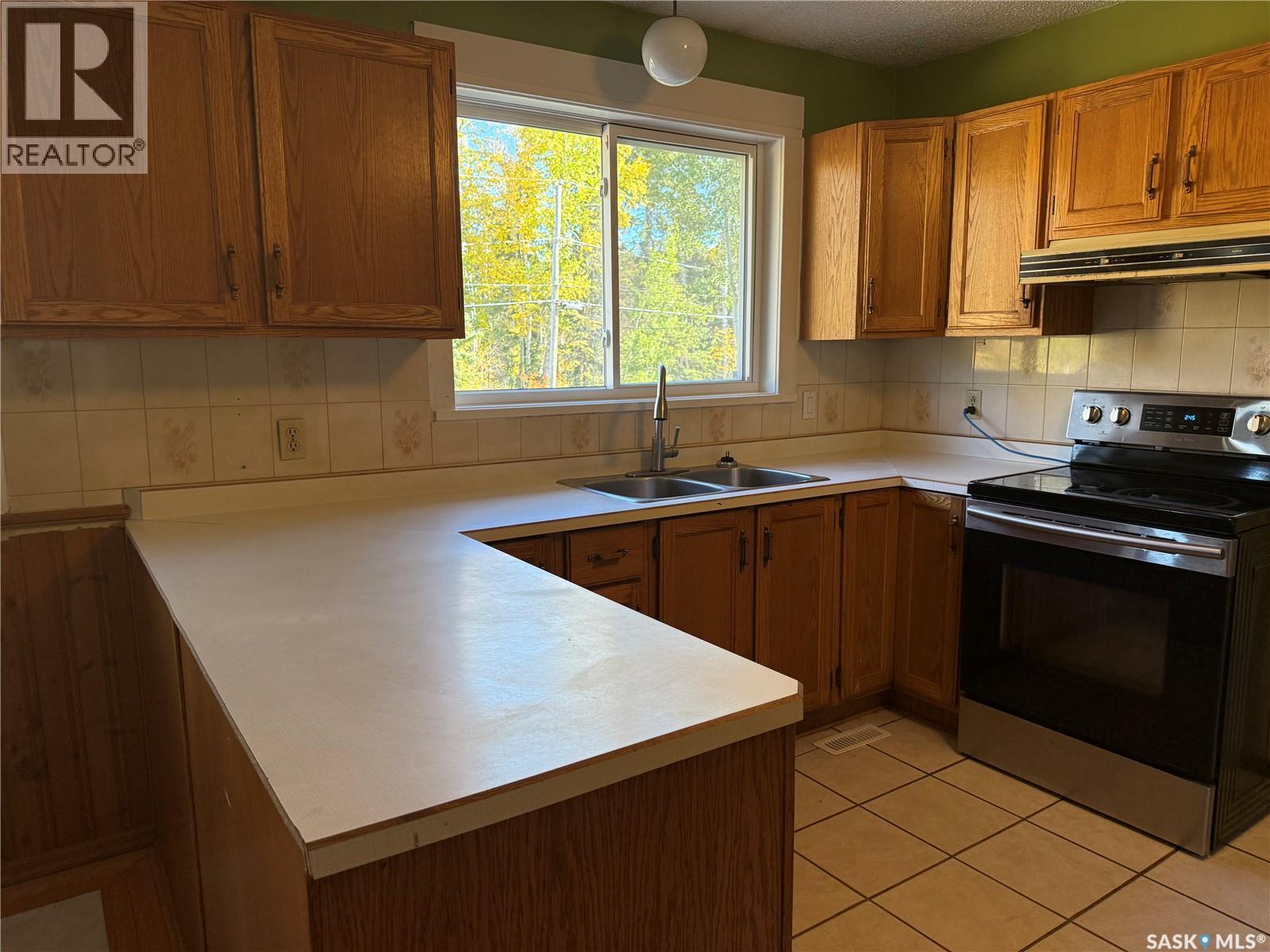 708 Studer Street Property Photo 4