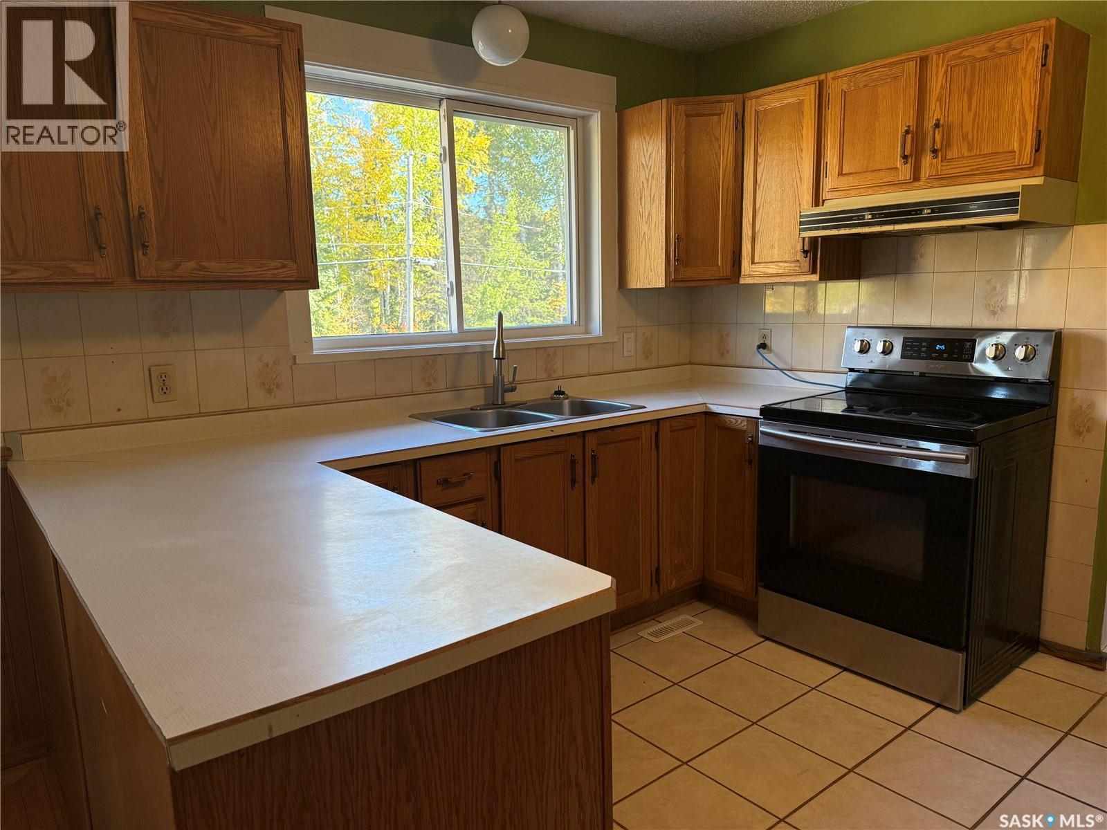 708 Studer Street Property Photo 5