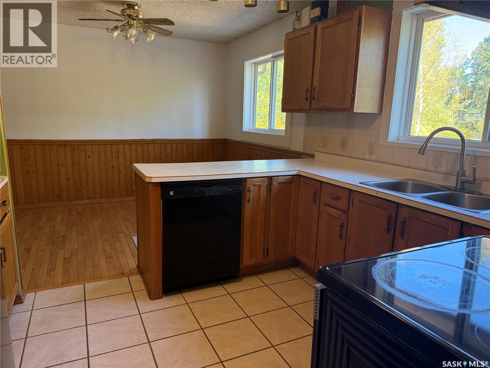 708 Studer Street Property Photo 6