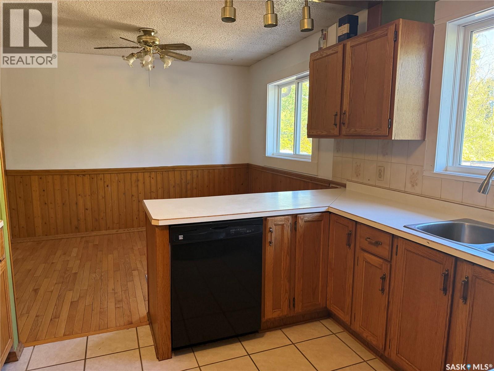 708 Studer Street Property Photo 8