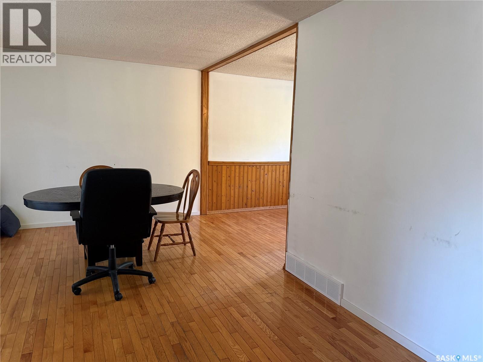 708 Studer Street Property Photo 9