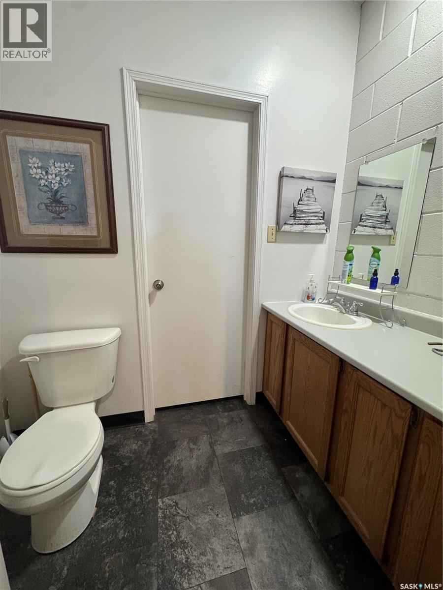 1 181 Broadway Street E Property Photo 16