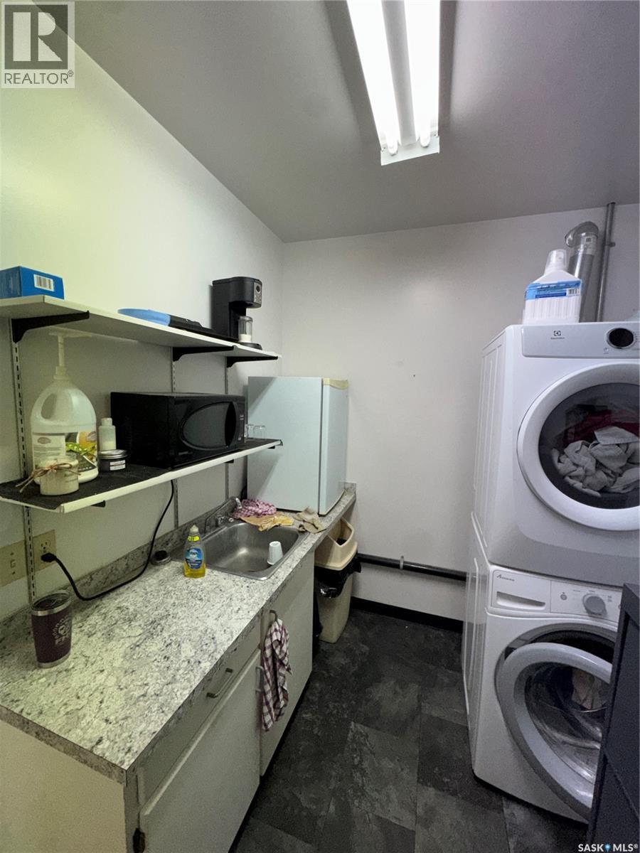 1 181 Broadway Street E Property Photo 18