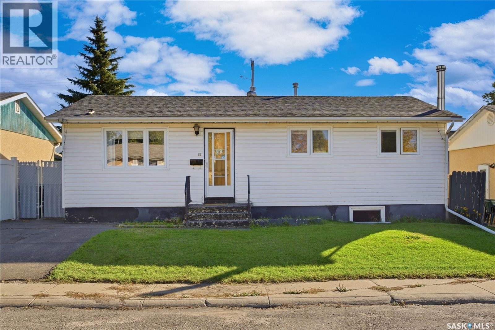 98 Ramsay COURT Property Photo 1