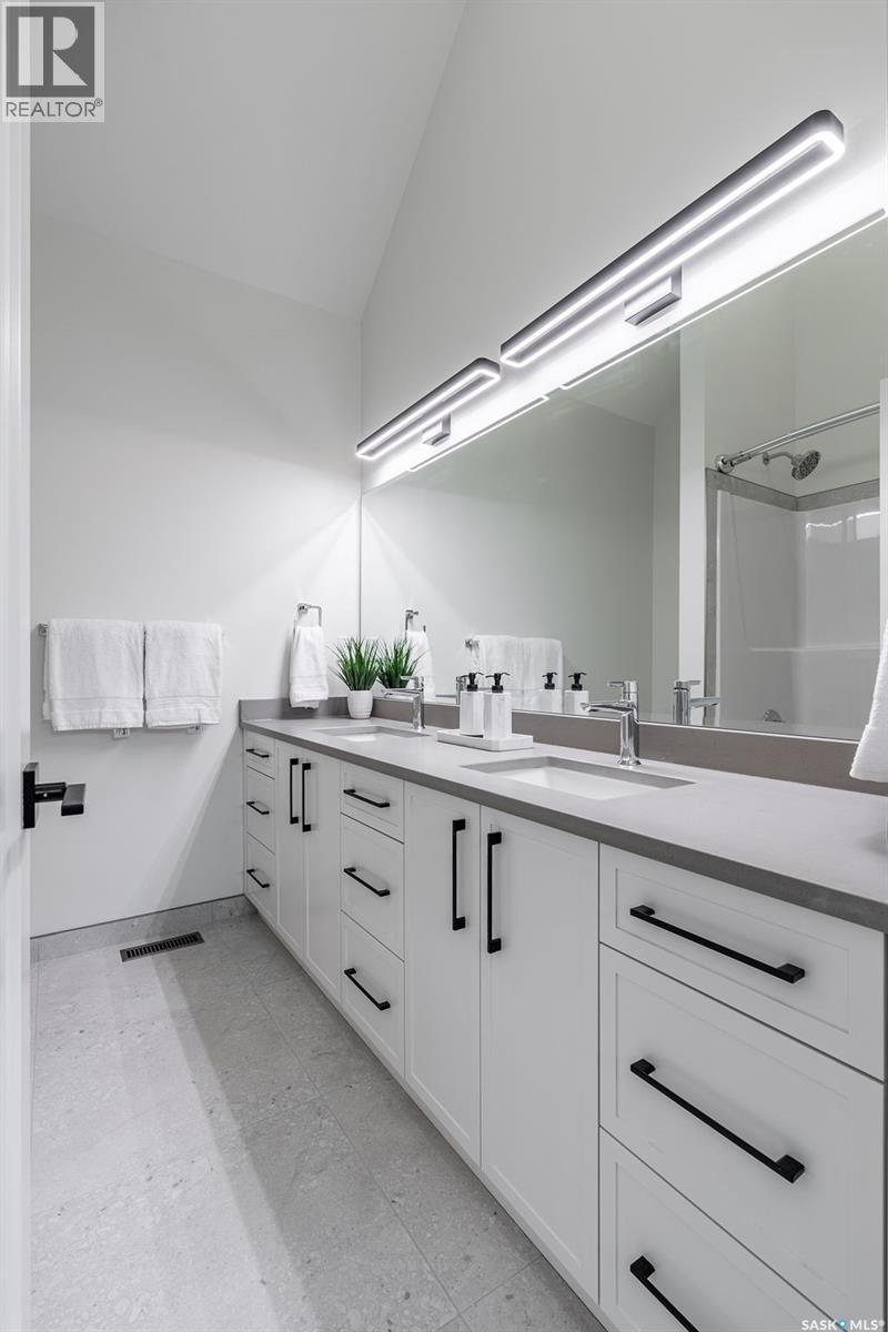 1139 13th Street E Property Photo 40