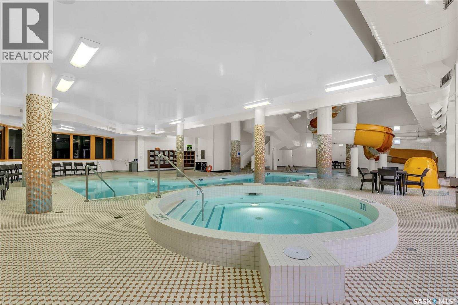 650 424 Spadina Crescent E Property Photo 2