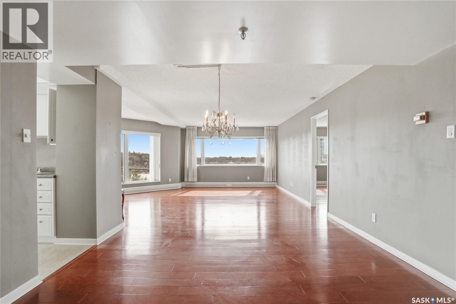 650 424 Spadina Crescent E Property Photo 9