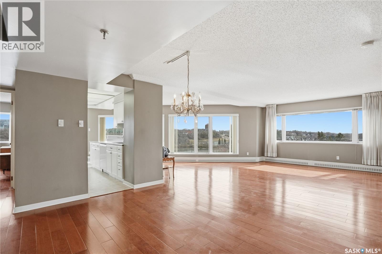 650 424 Spadina Crescent E Property Photo 10