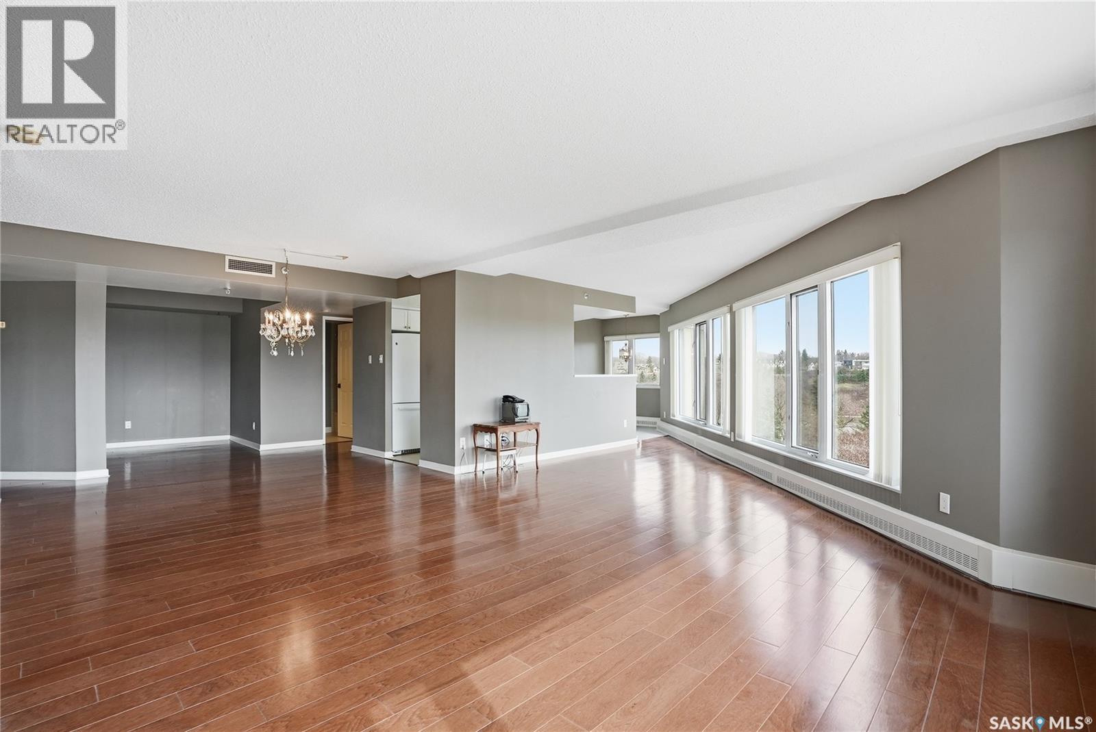 650 424 Spadina Crescent E Property Photo 12