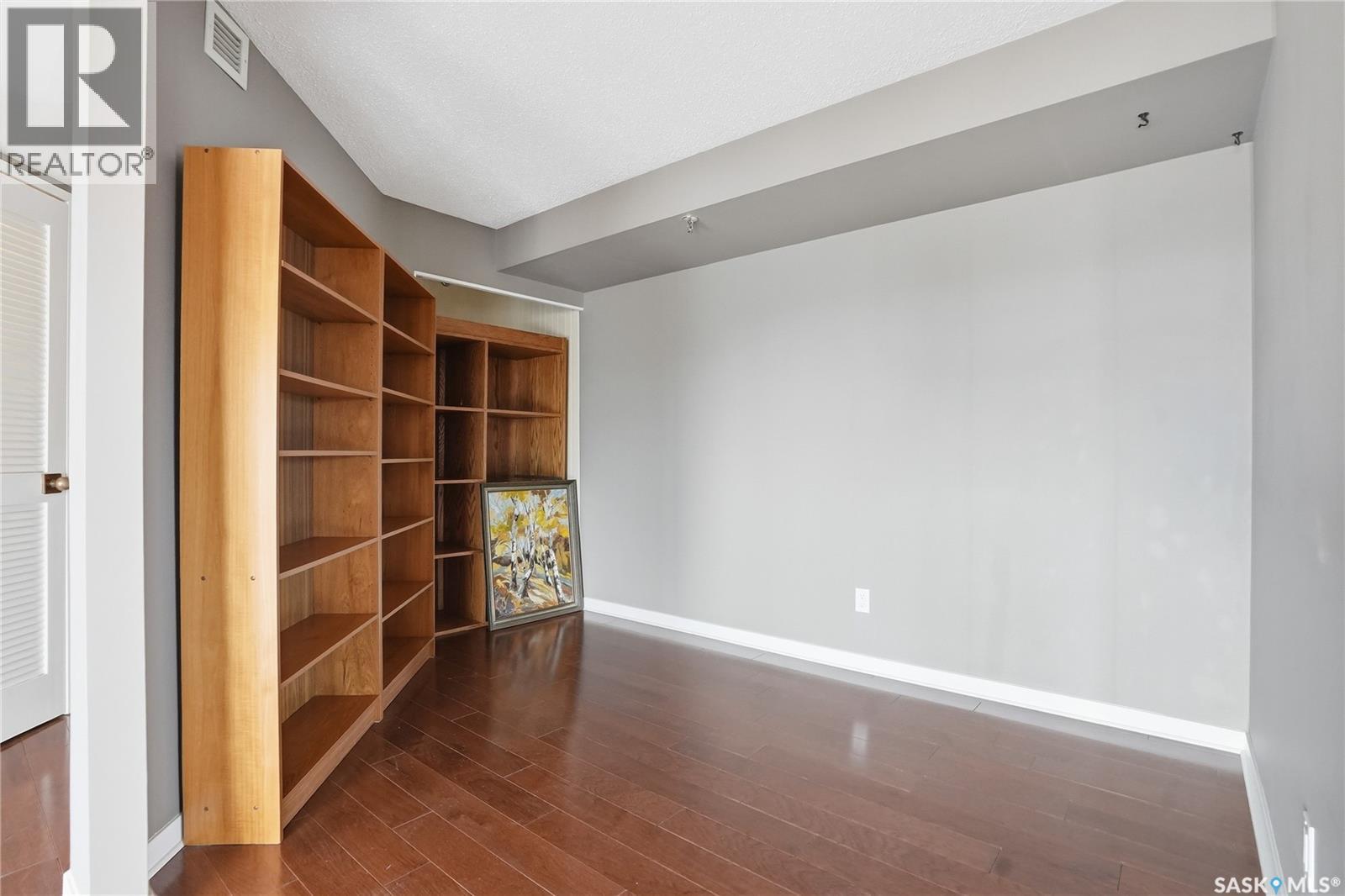 650 424 Spadina Crescent E Property Photo 15