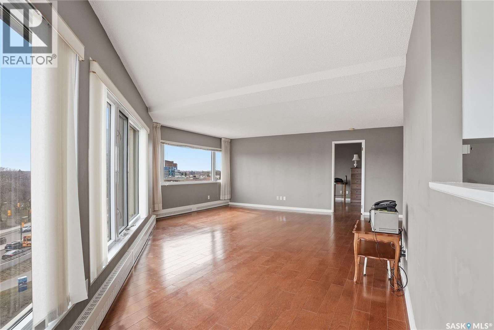 650 424 Spadina Crescent E Property Photo 18