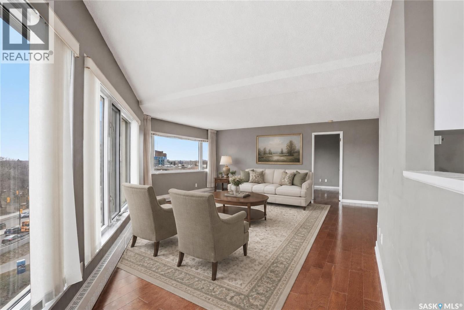 650 424 Spadina Crescent E Property Photo 19