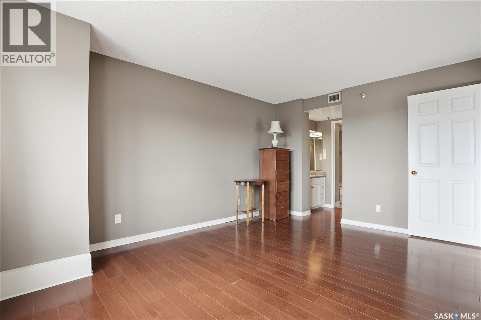 650 424 Spadina Crescent E Property Photo 30