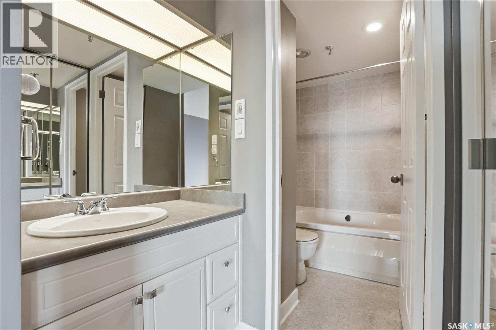 650 424 Spadina Crescent E Property Photo 32