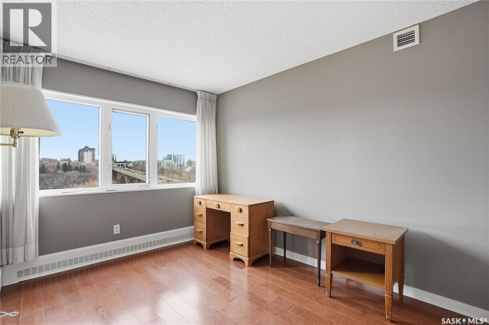 650 424 Spadina Crescent E Property Photo 37