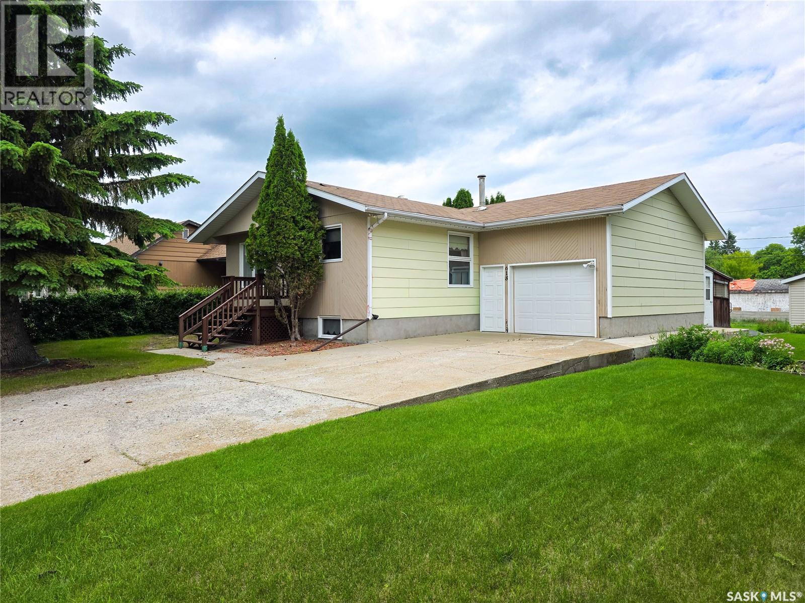 618 4th Avenue W Property Photo 1