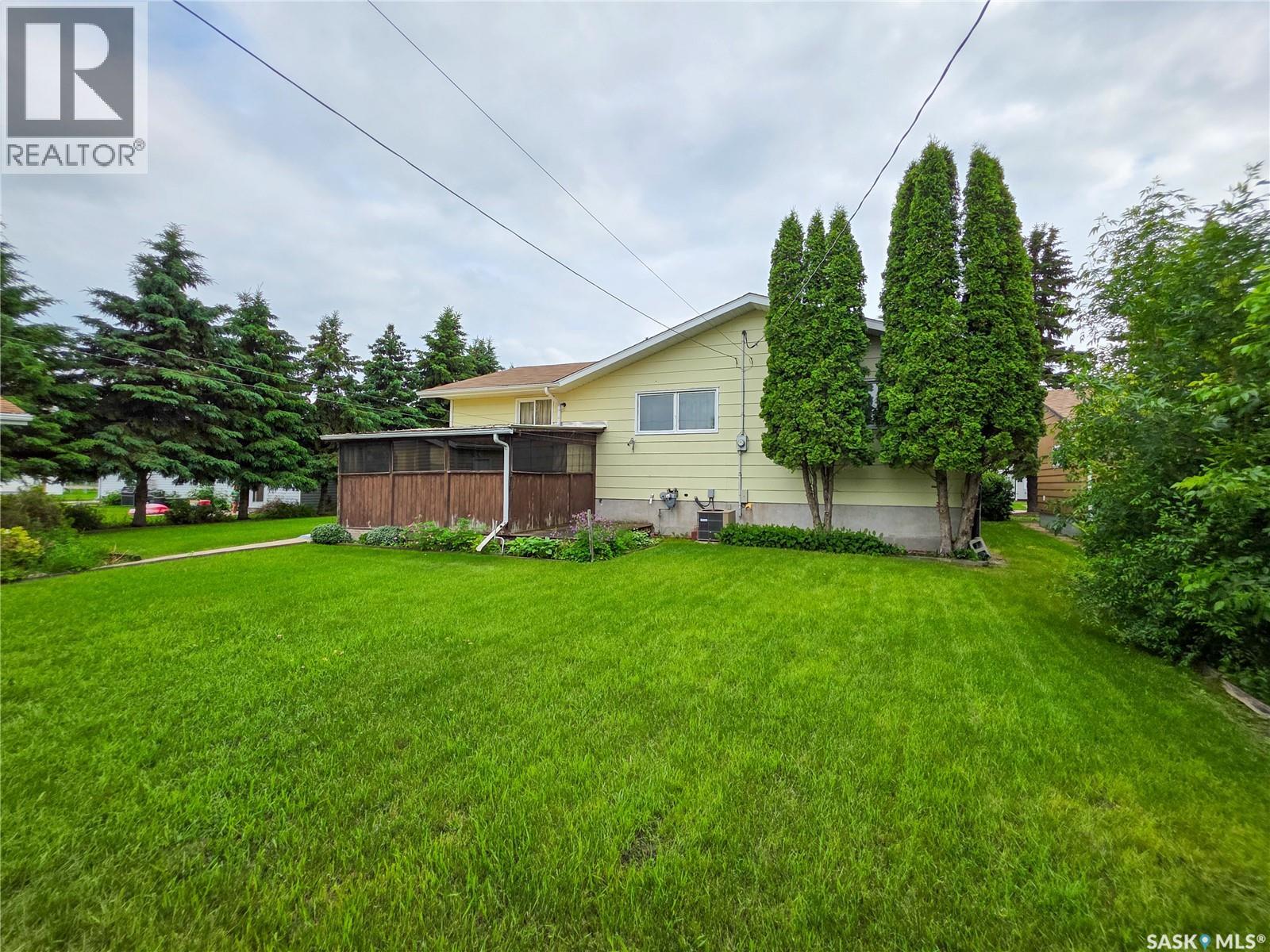 618 4th Avenue W Property Photo 3