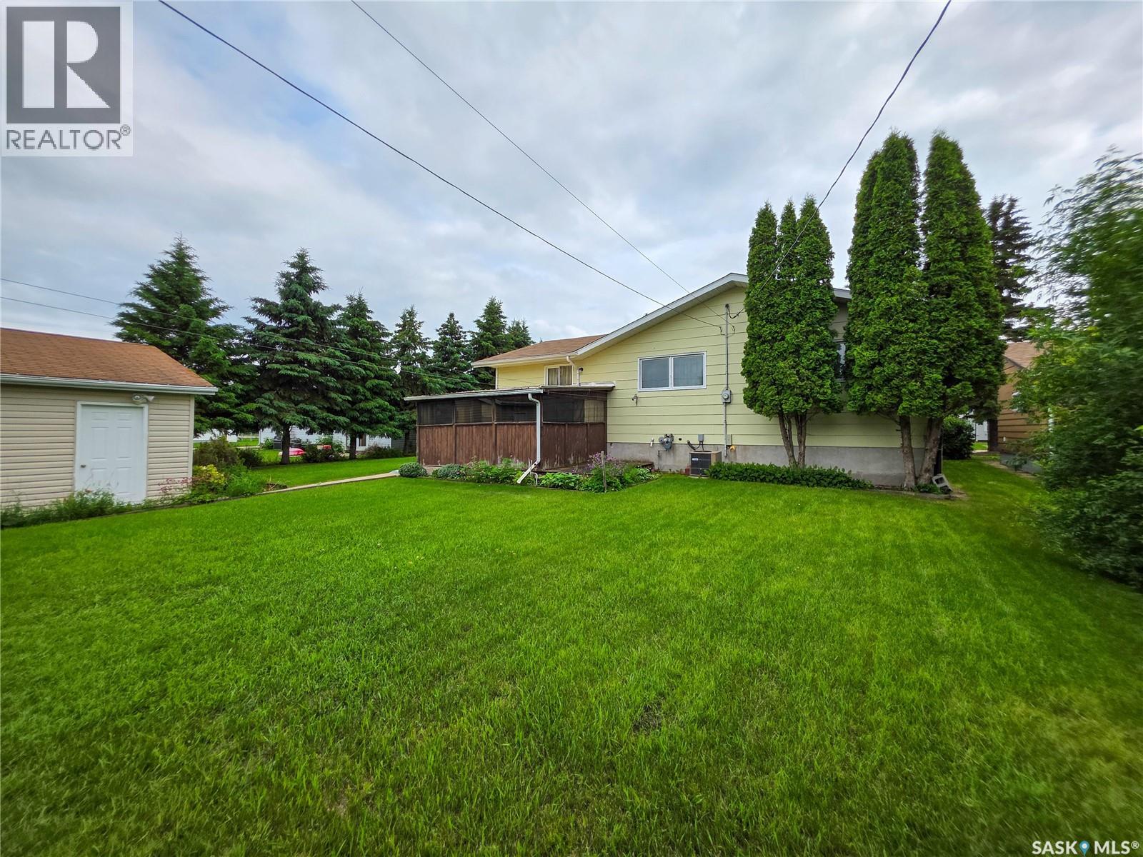 618 4th Avenue W Property Photo 4