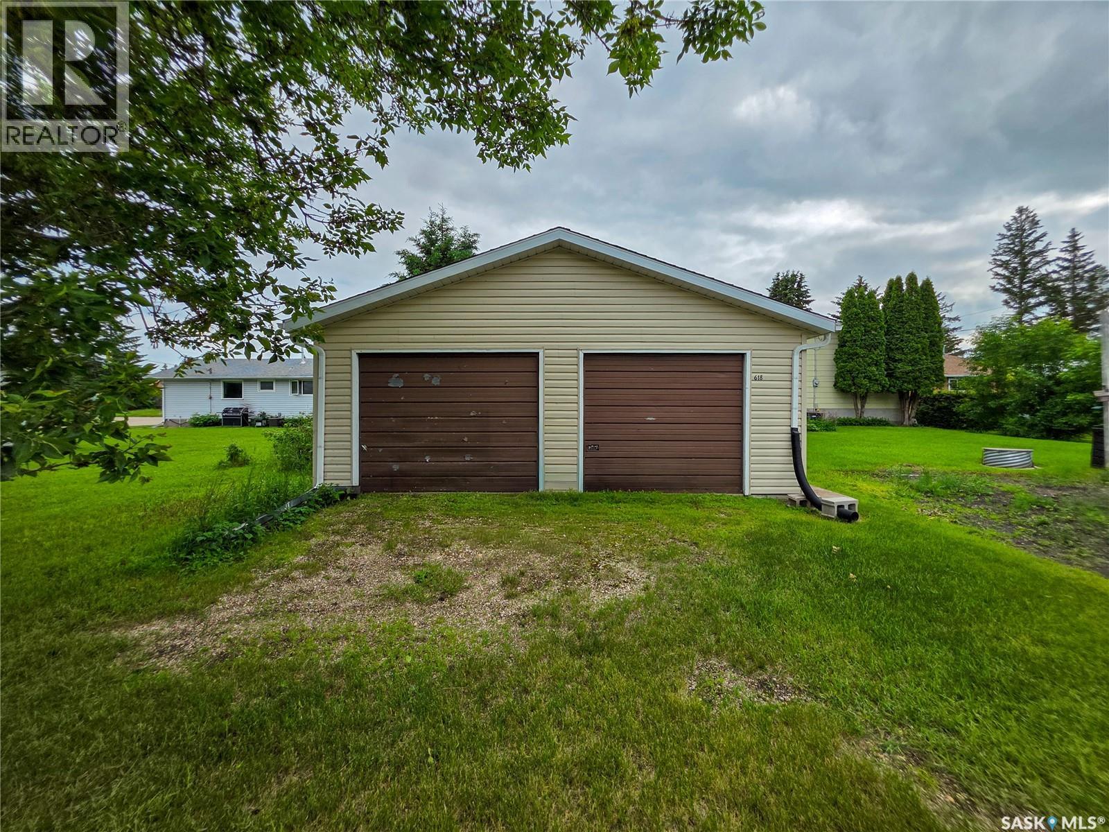 618 4th Avenue W Property Photo 8