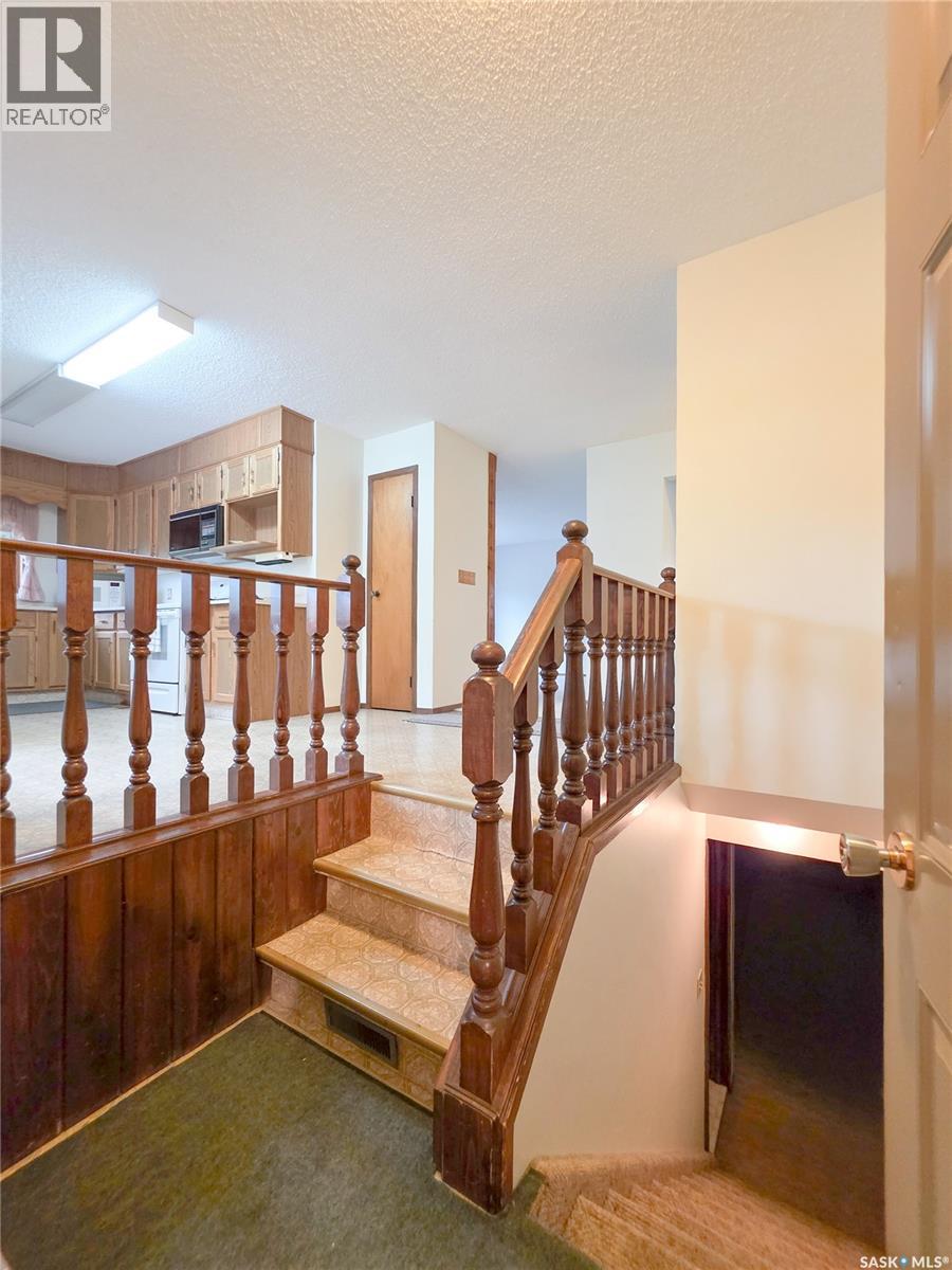 618 4th Avenue W Property Photo 9