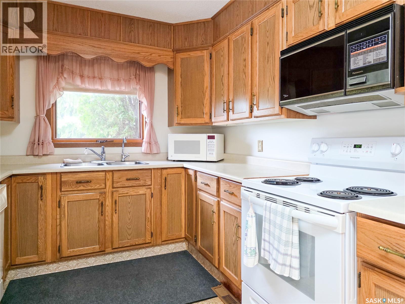 618 4th Avenue W Property Photo 10